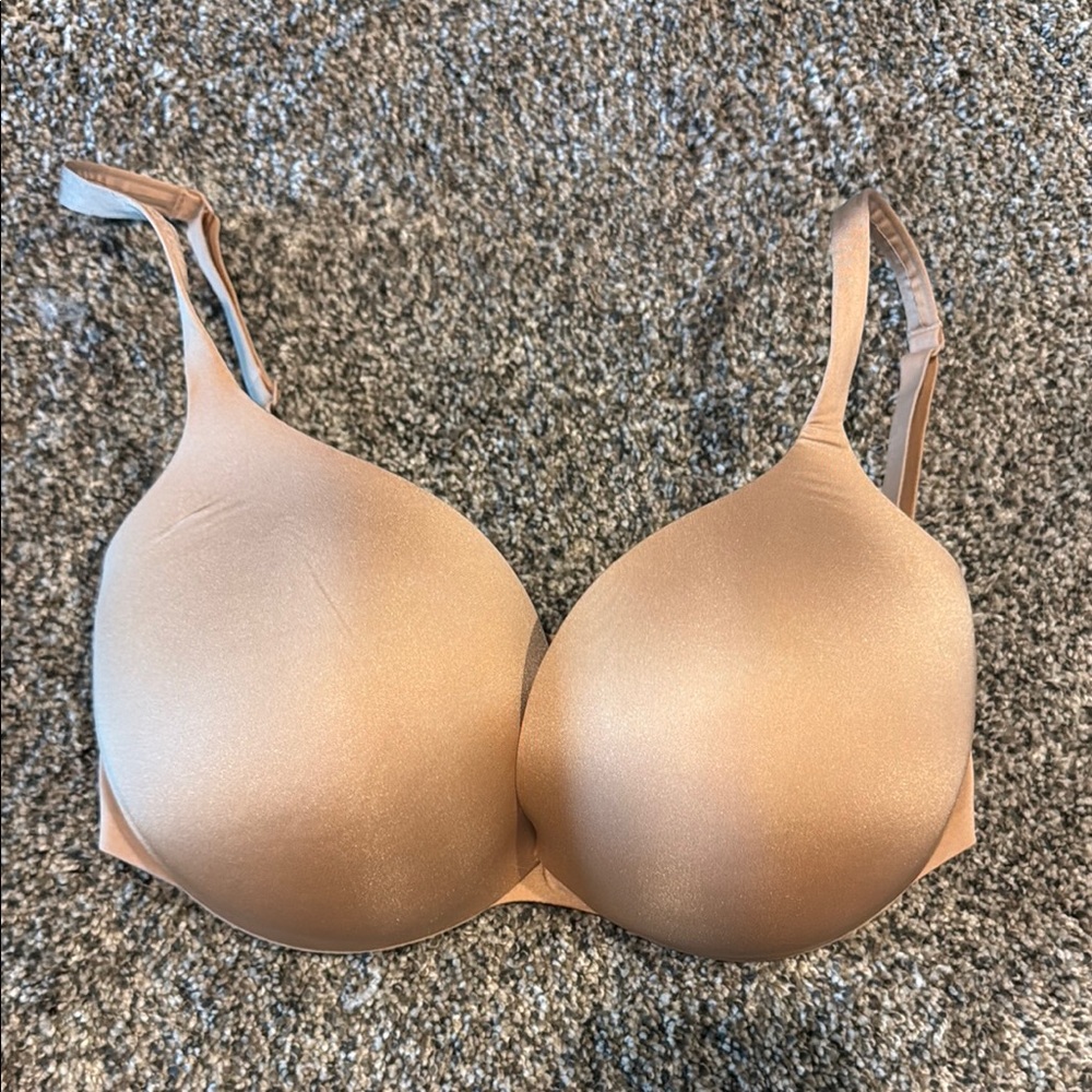 SKIMS Smooth Toned Molded Bra in Nude Tan